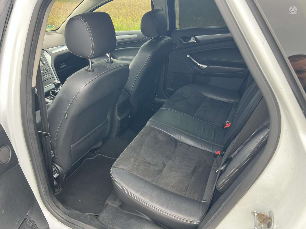 Ford Mondeo 2014 — photo 22