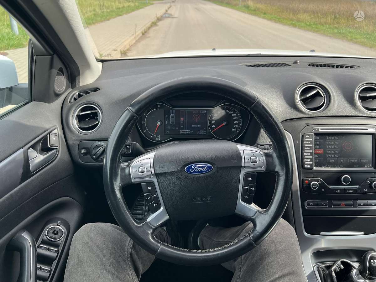 Ford Mondeo 2014 — photo 26