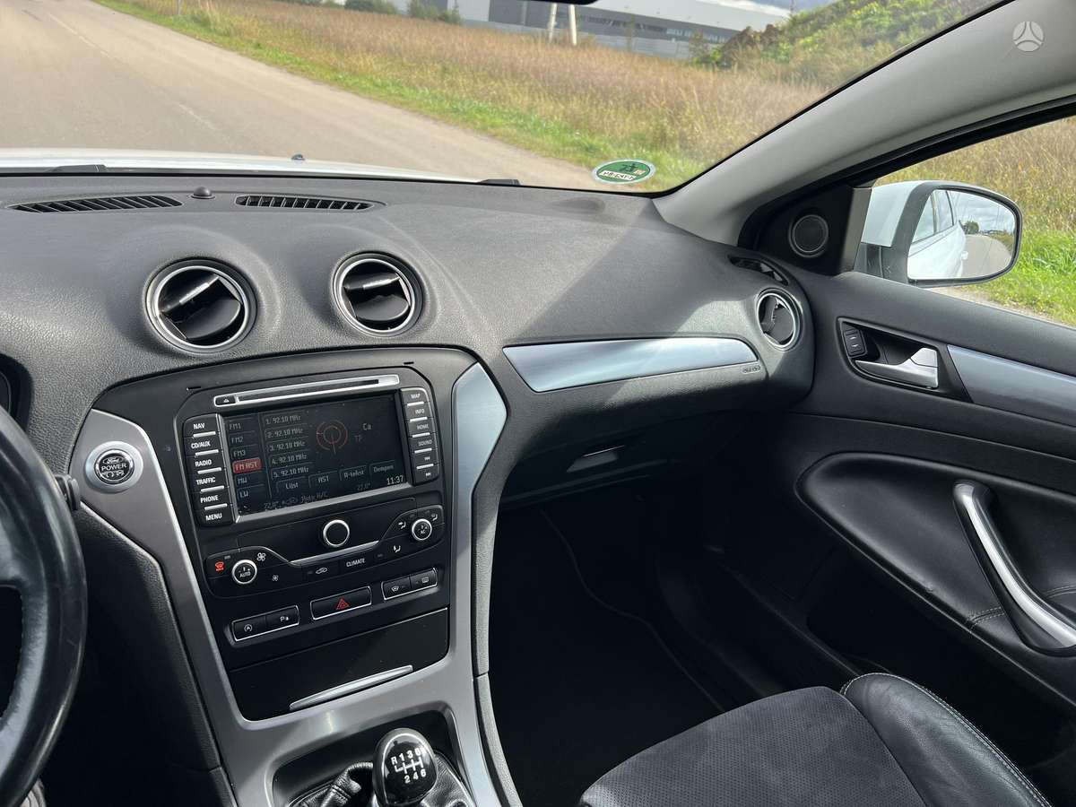 Ford Mondeo 2014 — photo 27