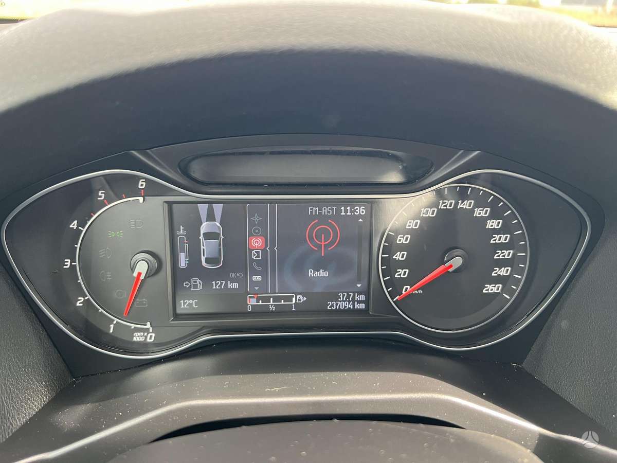 Ford Mondeo 2014 — photo 28
