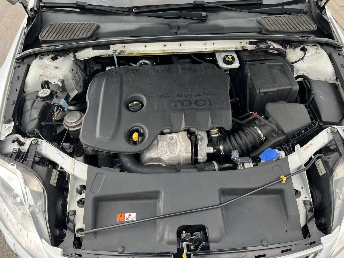 Ford Mondeo 2014 — photo 36