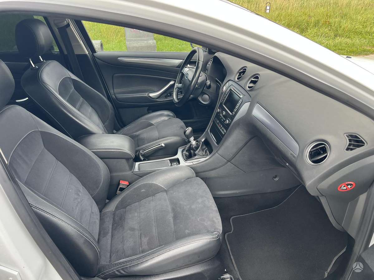 Ford Mondeo 2014 — photo 38