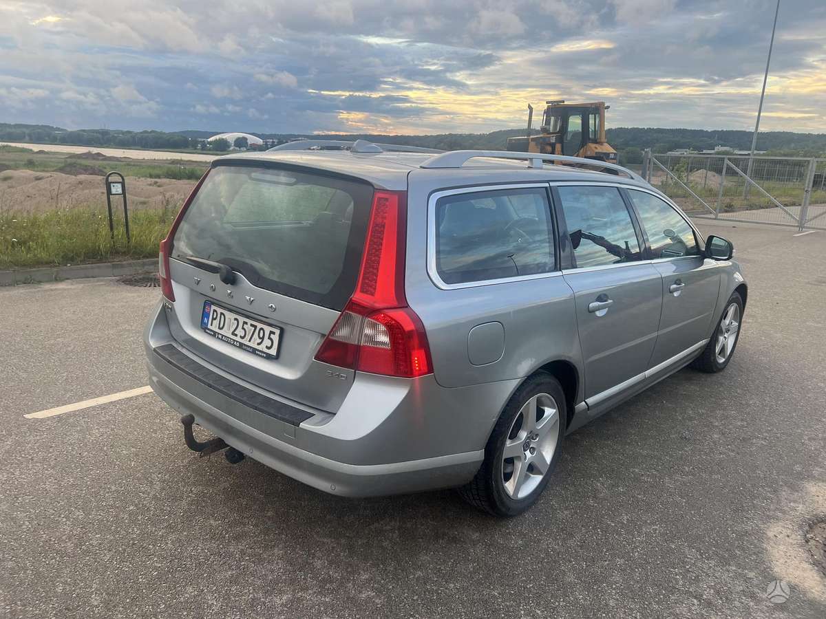 Volvo V70 2008 — interior