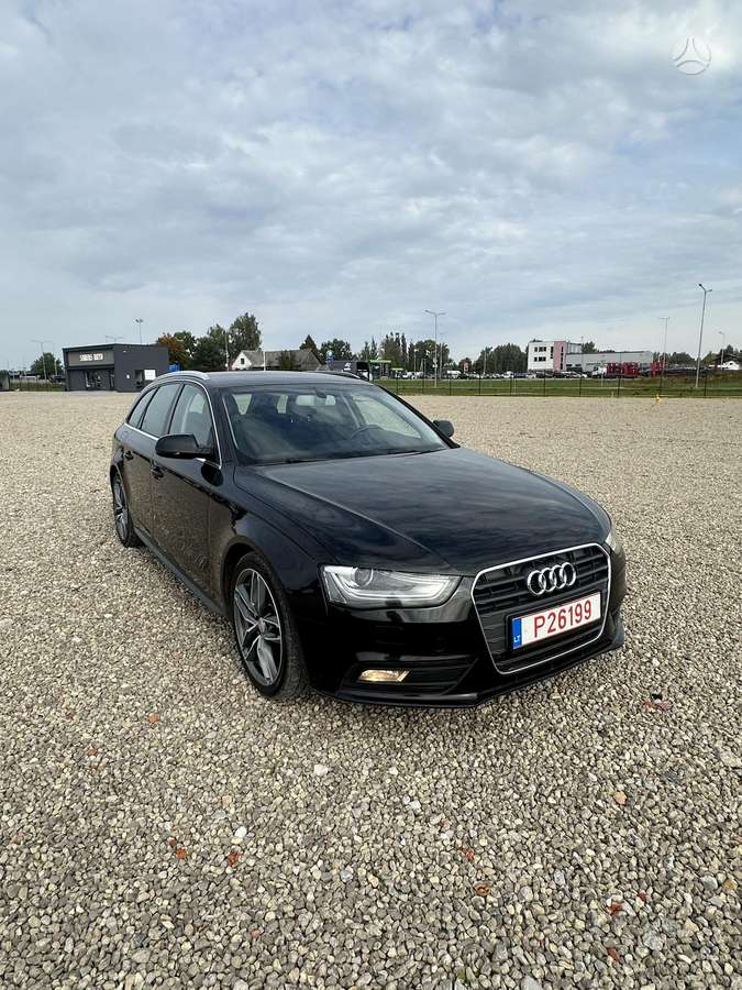 Audi A4 2012 — вигляд ззаду