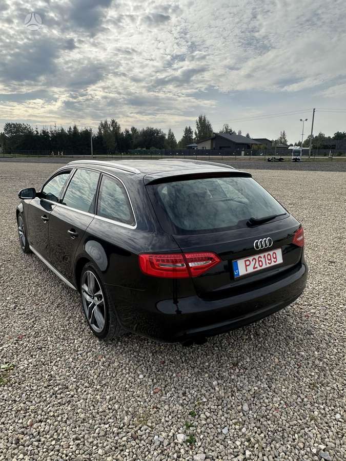 Audi A4 2012 — двигун 2000 cm³, 163 HP (120kW)