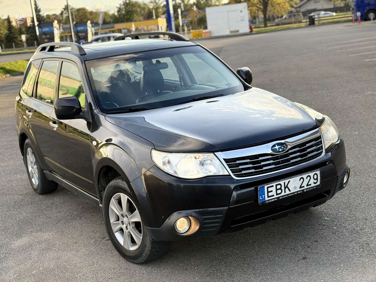 Subaru Forester 2008 — rear view