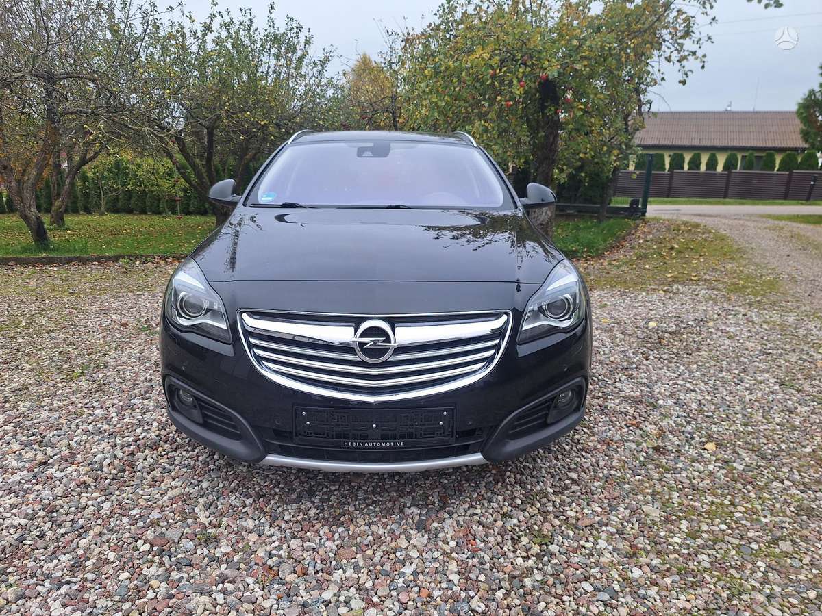 Opel Insignia 2015 — rear view