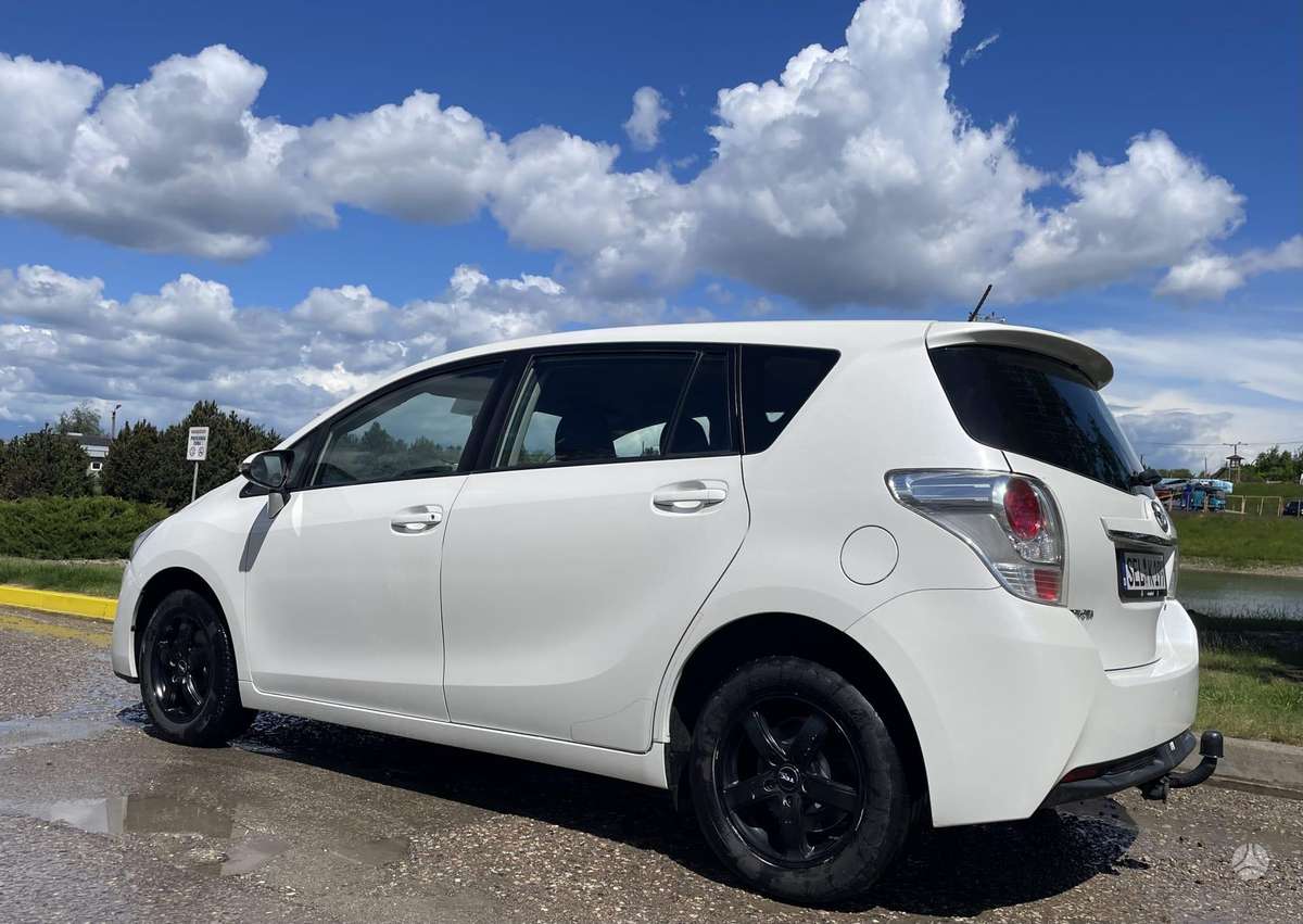 Toyota Verso 2013 — engine 1598 cm³, 132 HP (97kW)
