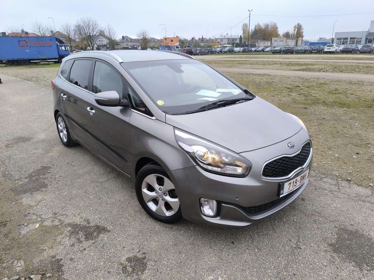 Kia Carens 2014 — вигляд ззаду