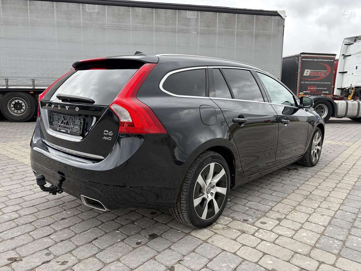 Volvo V60 2014 — салон
