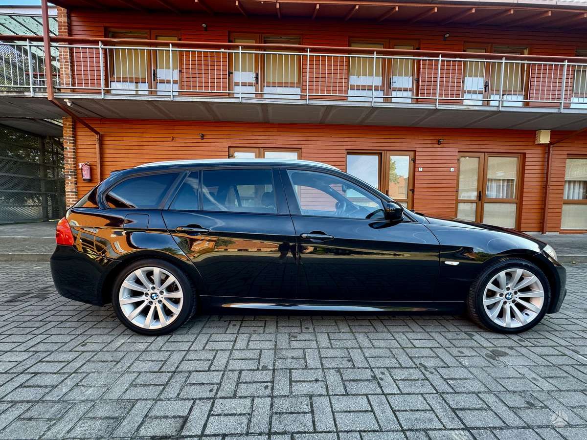 BMW 320 2011 — photo 11