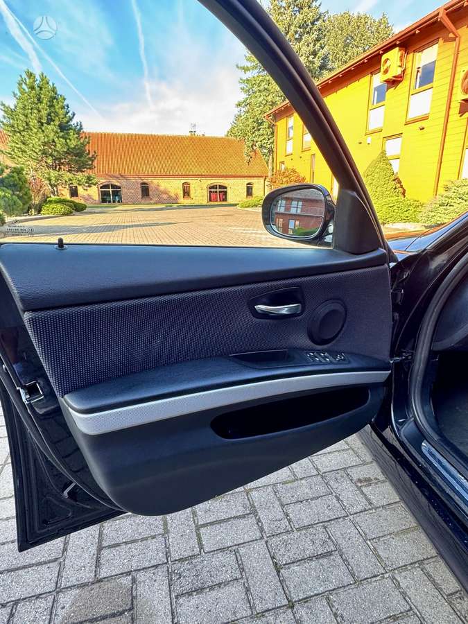 BMW 320 2011 — photo 15