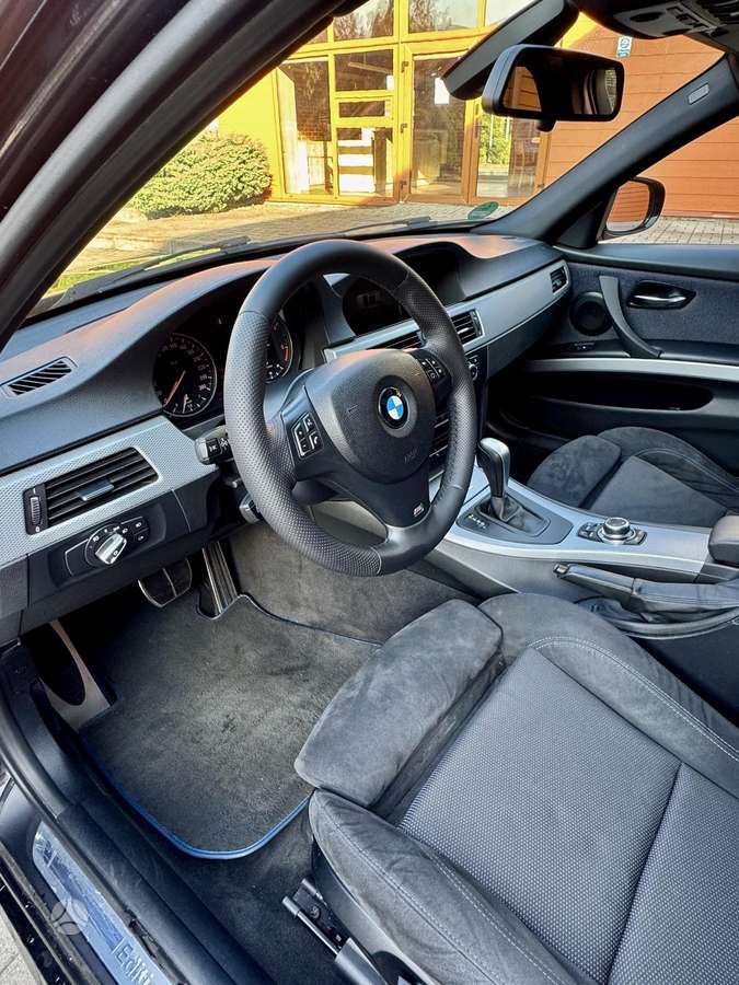 BMW 320 2011 — photo 16
