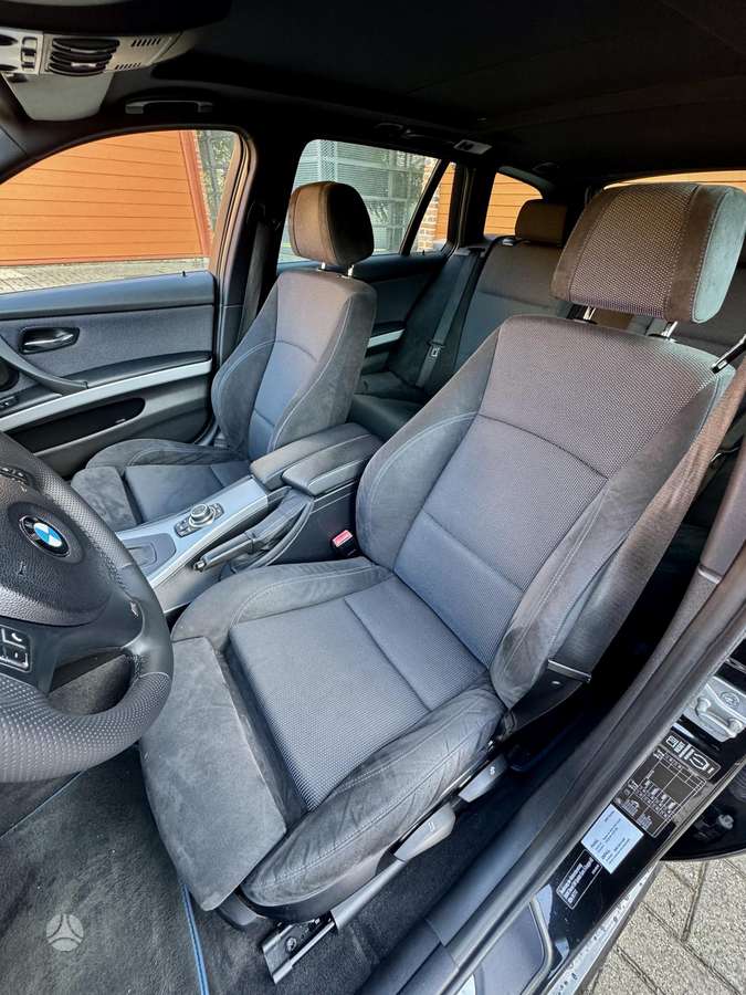 BMW 320 2011 — photo 17
