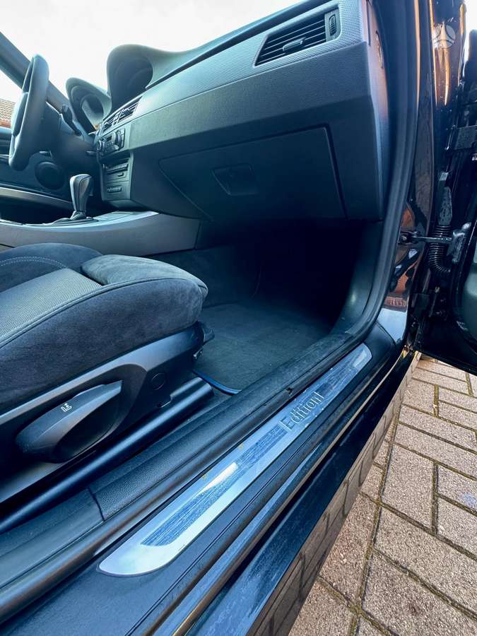 BMW 320 2011 — photo 25
