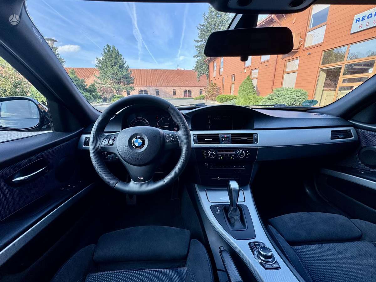 BMW 320 2011 — photo 26