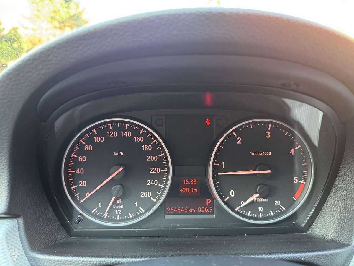 BMW 320 2011 — photo 27