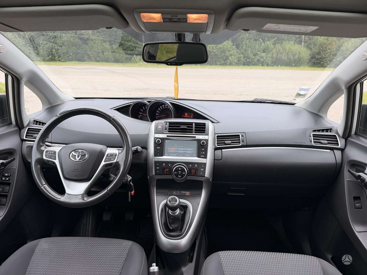 Toyota Verso 2015 — photo 11