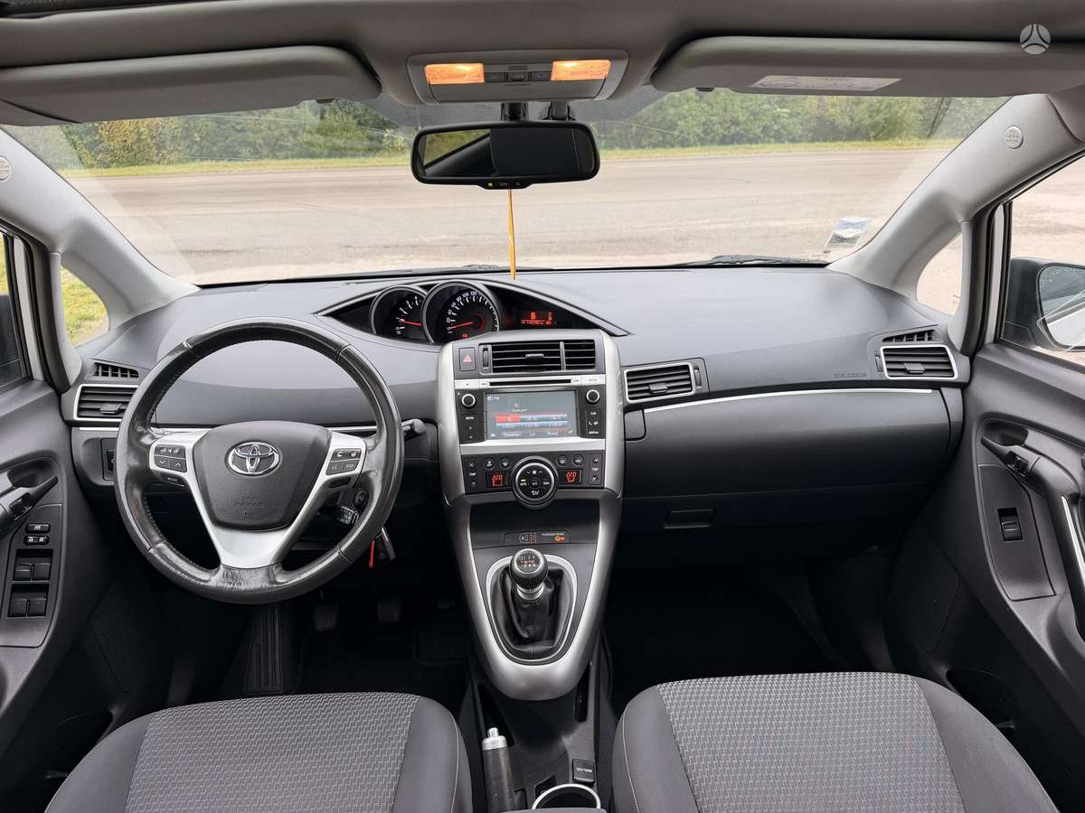 Toyota Verso 2015 — photo 11