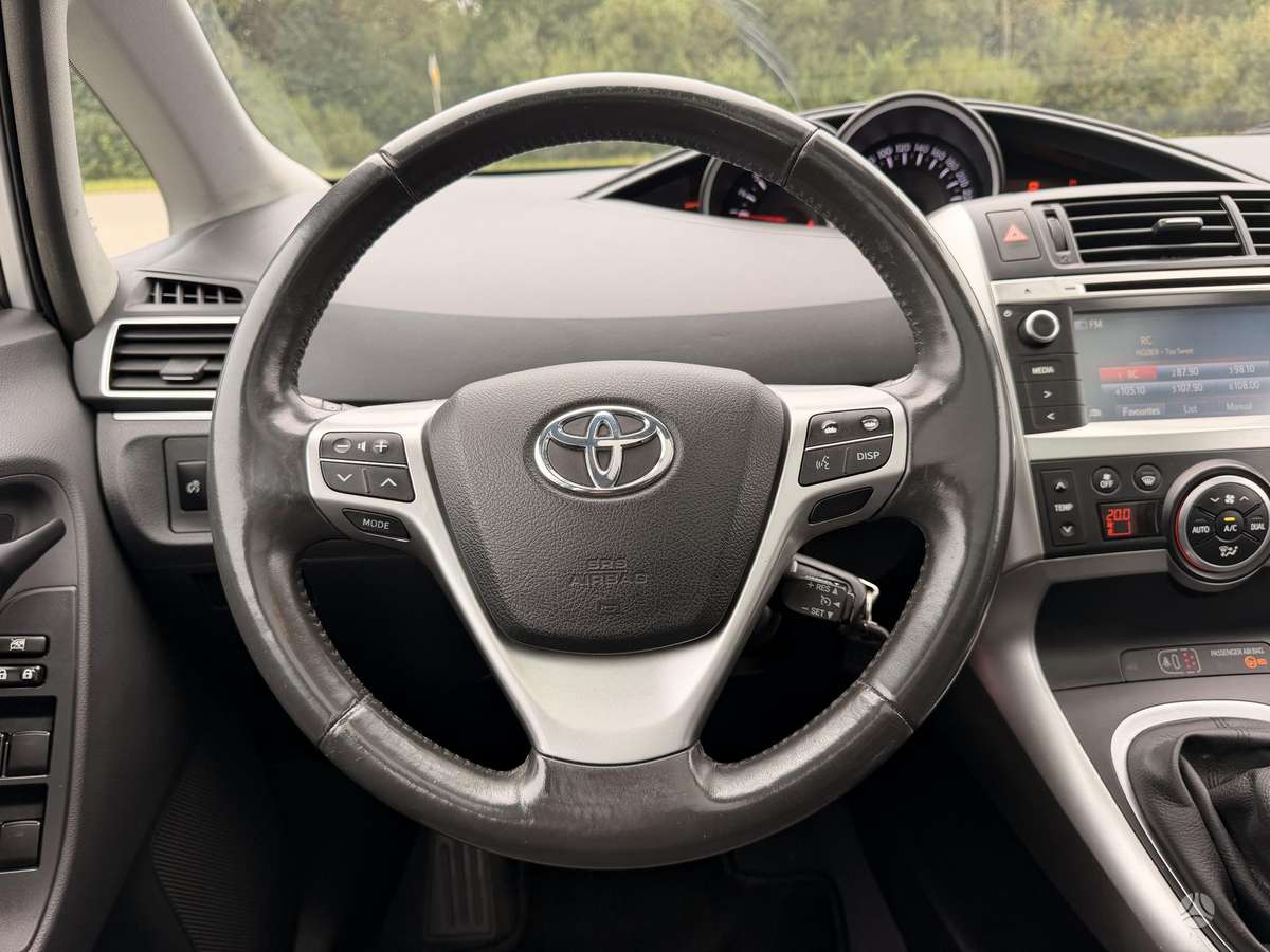 Toyota Verso 2015 — photo 14