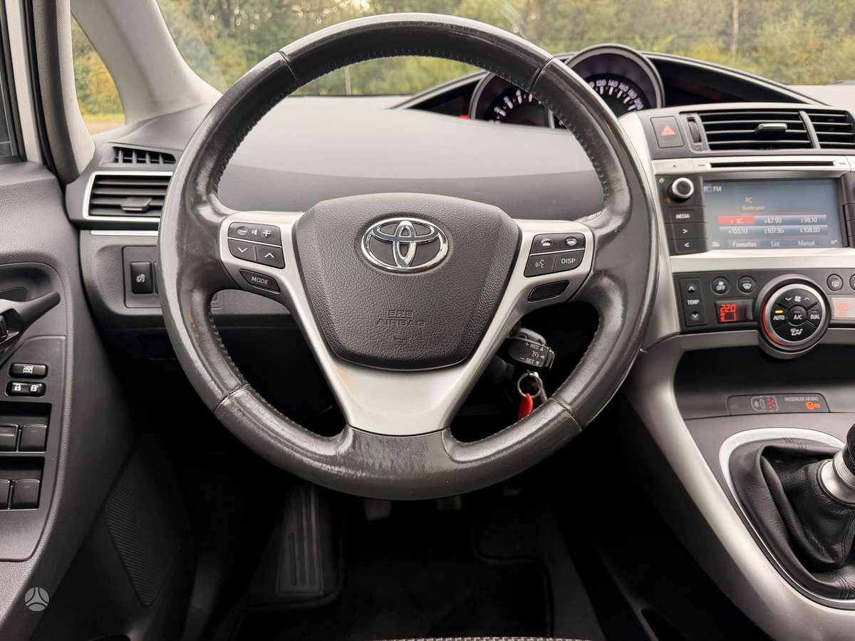 Toyota Verso 2015 — photo 14