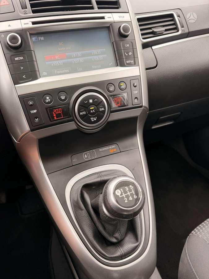 Toyota Verso 2015 — photo 22