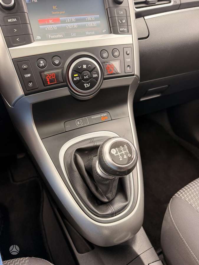 Toyota Verso 2015 — photo 23