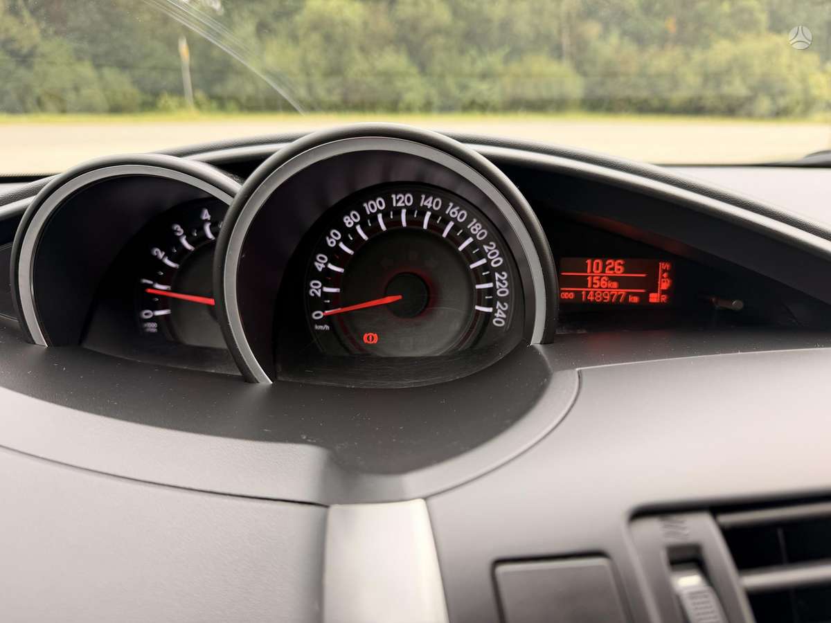 Toyota Verso 2015 — photo 25