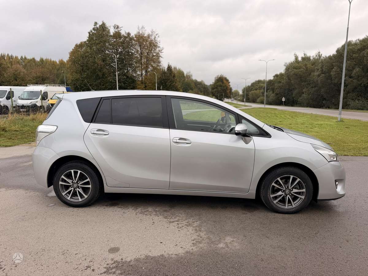 Toyota Verso 2015 — photo 8