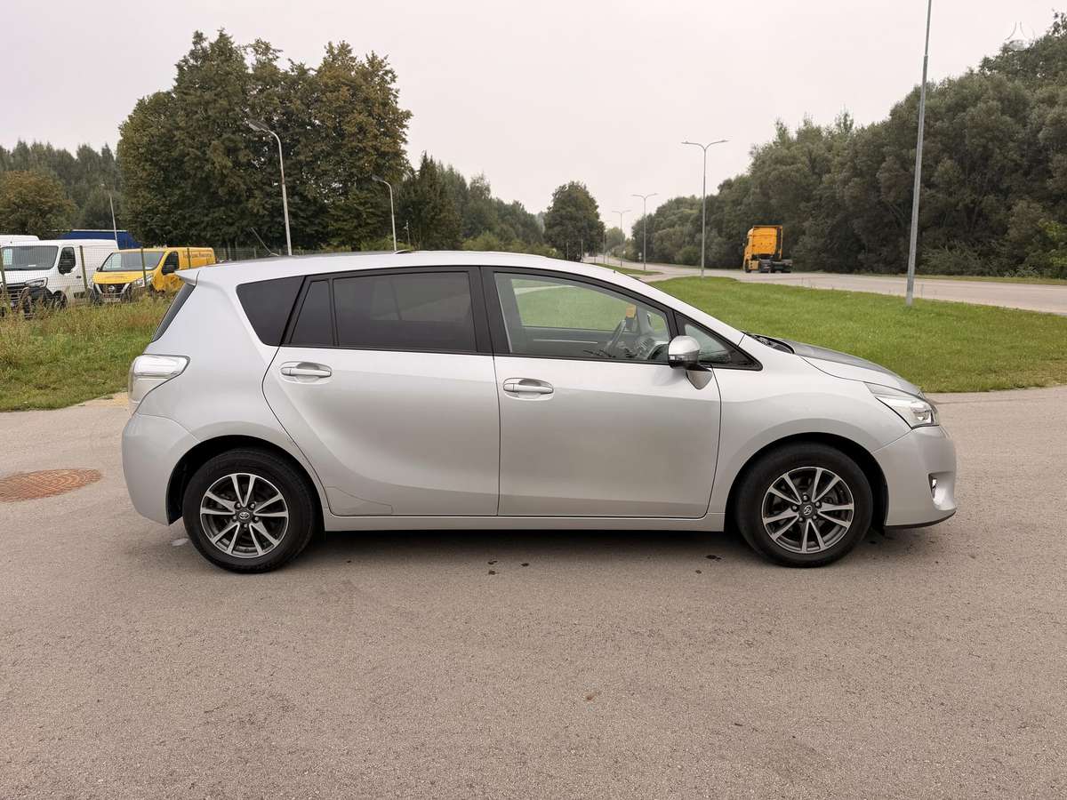 Toyota Verso 2015 — photo 8