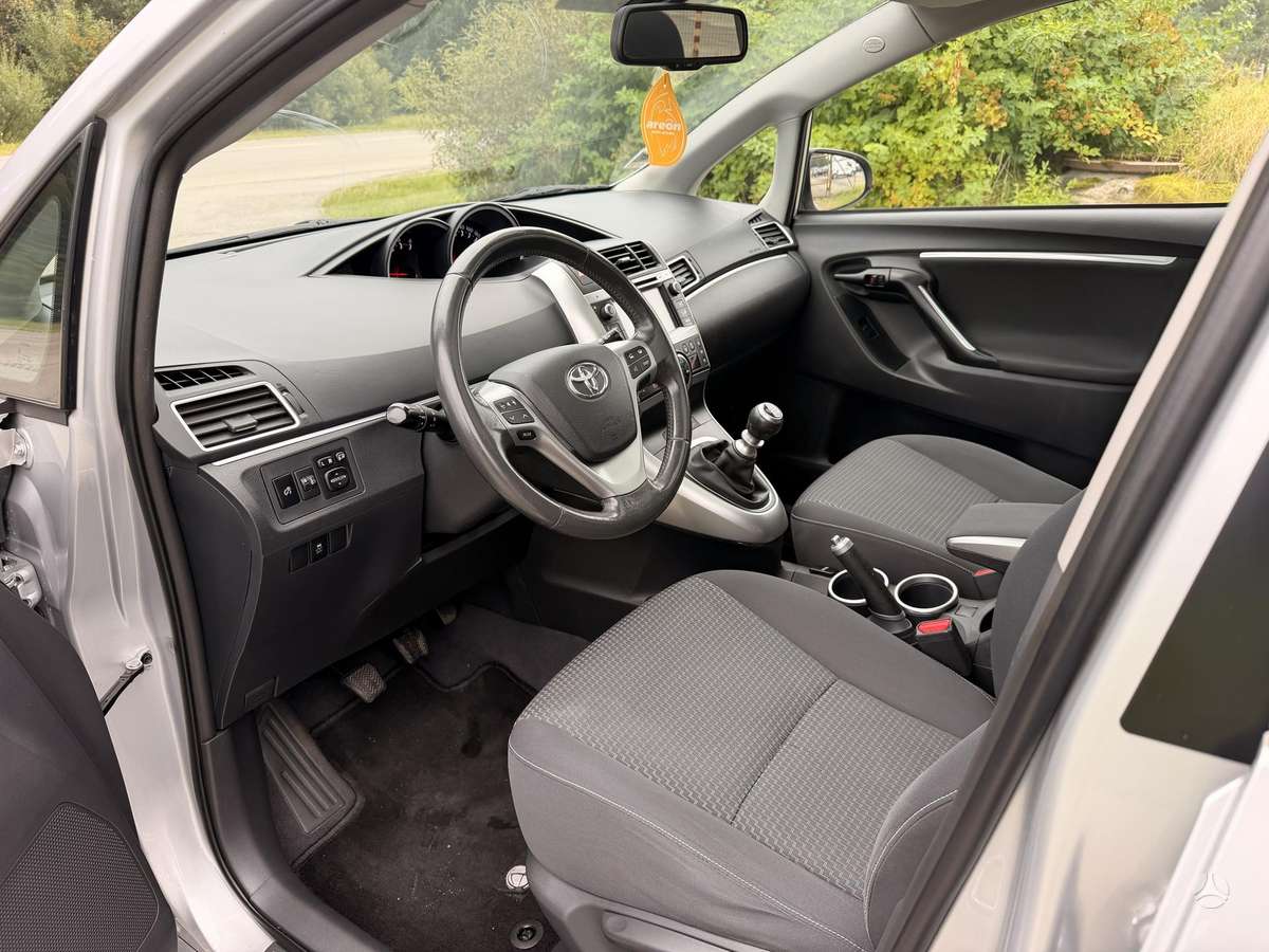 Toyota Verso 2015 — photo 9