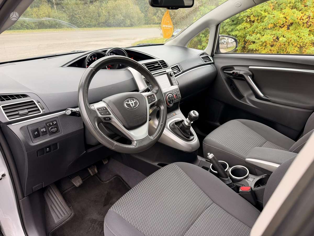 Toyota Verso 2015 — photo 9
