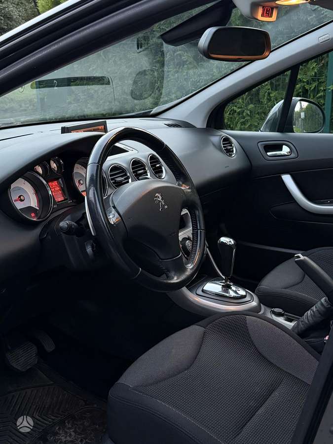 Peugeot 308 2012 — photo 10