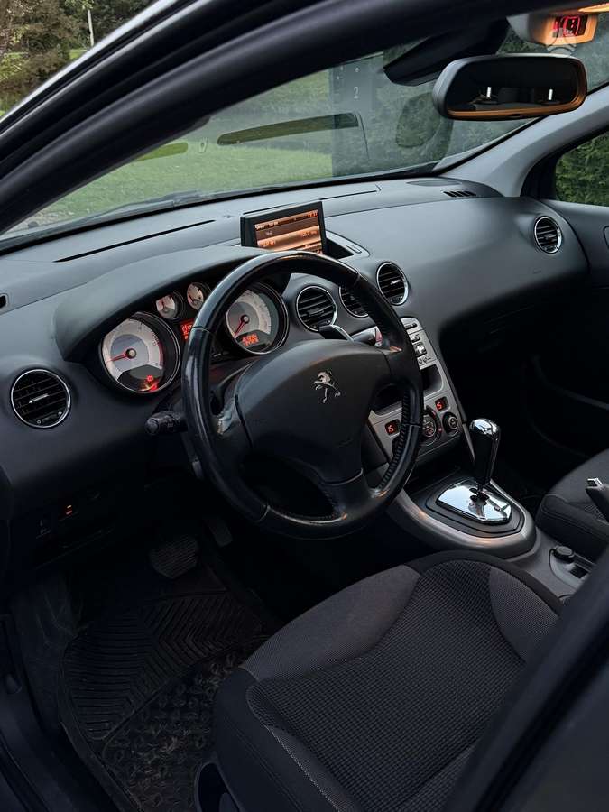 Peugeot 308 2012 — photo 11