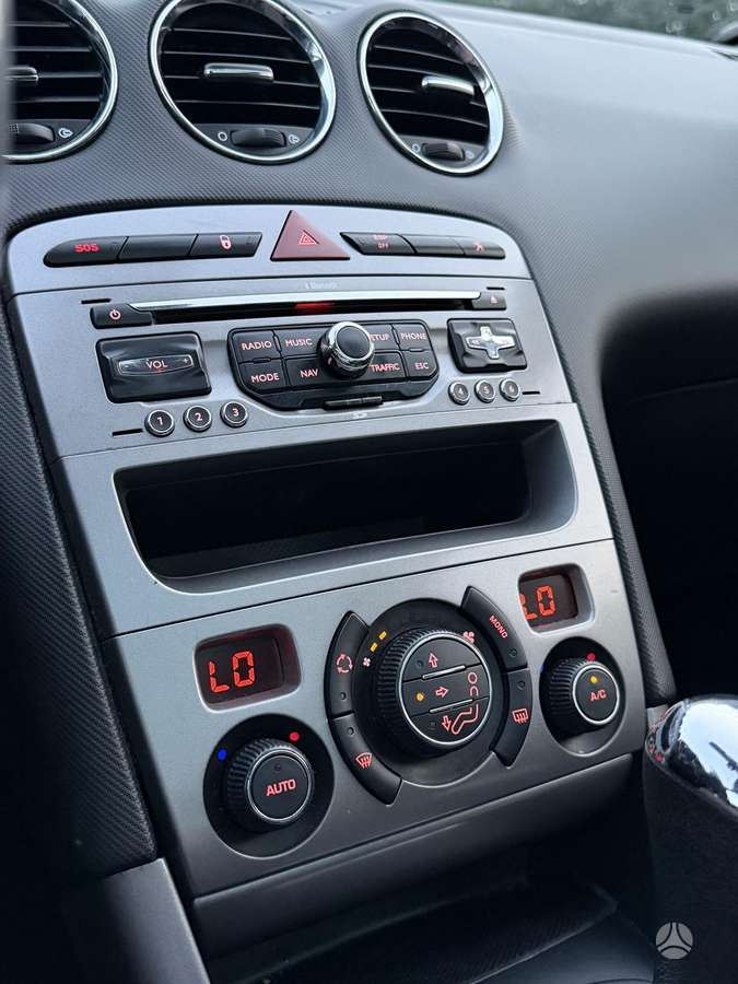 Peugeot 308 2012 — photo 14