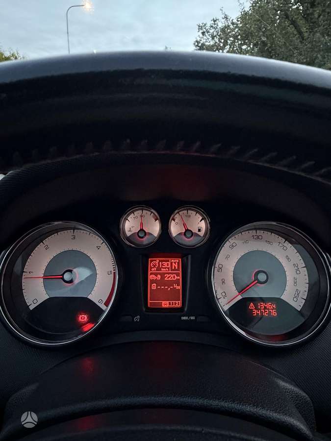 Peugeot 308 2012 — photo 16