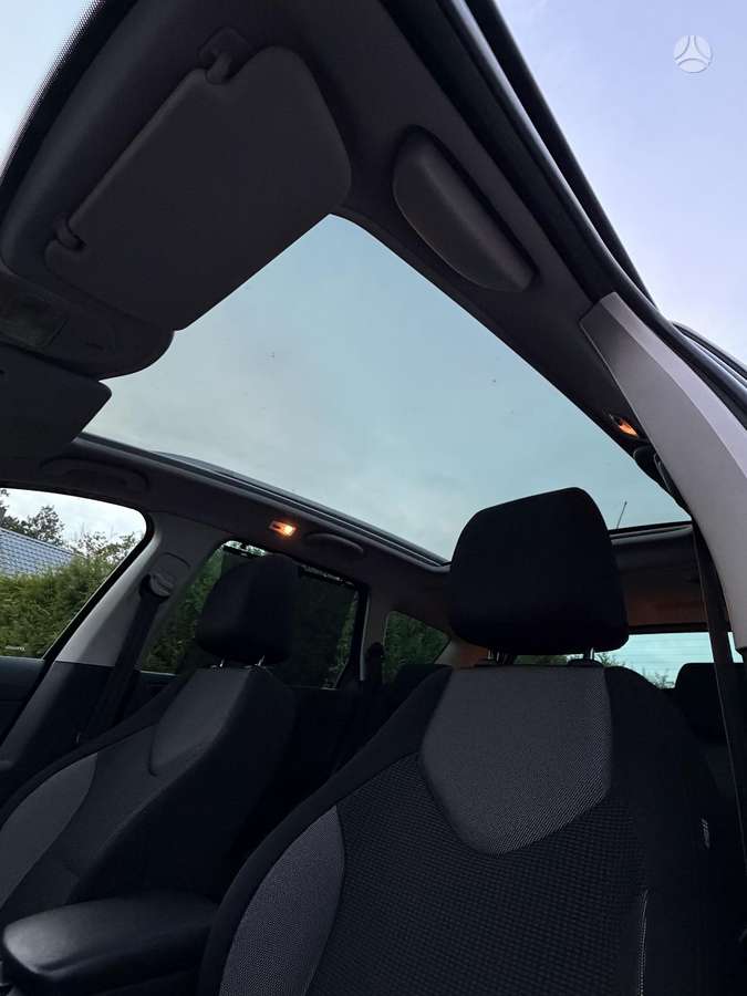 Peugeot 308 2012 — photo 18