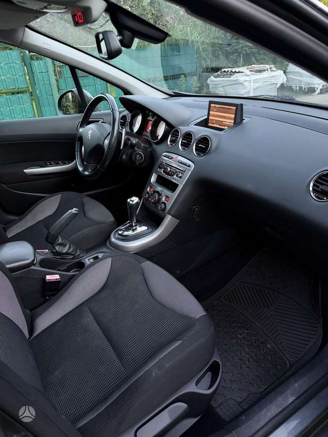 Peugeot 308 2012 — photo 24