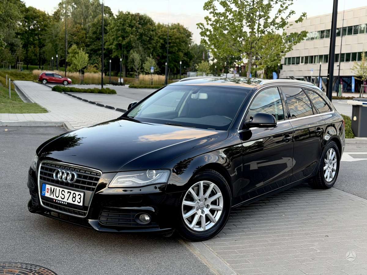 Audi A4 2011 — вигляд ззаду