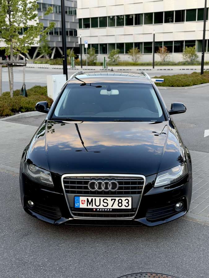 Audi A4 2011 — салон