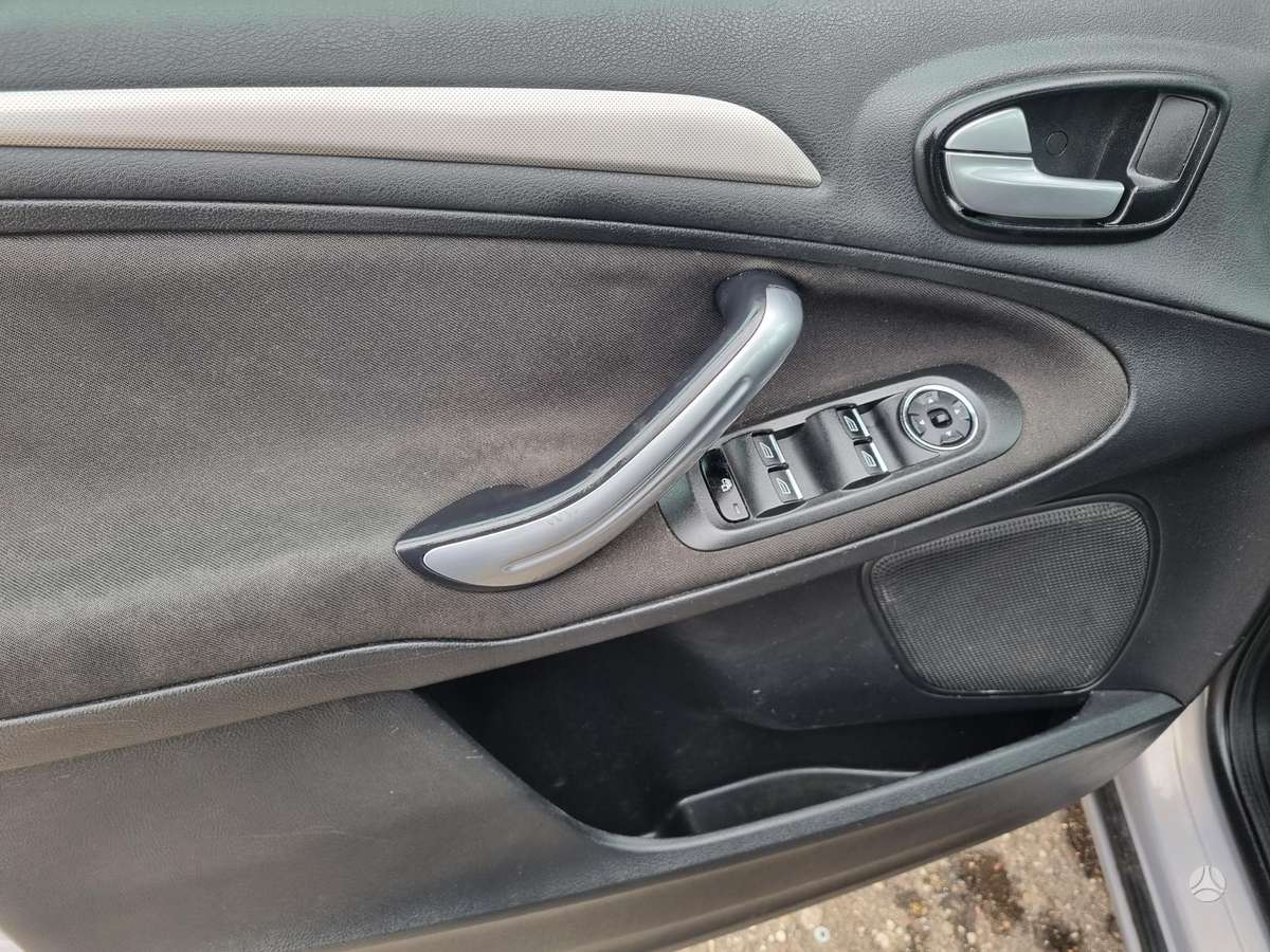 Ford S-MAX 2010 — photo 14
