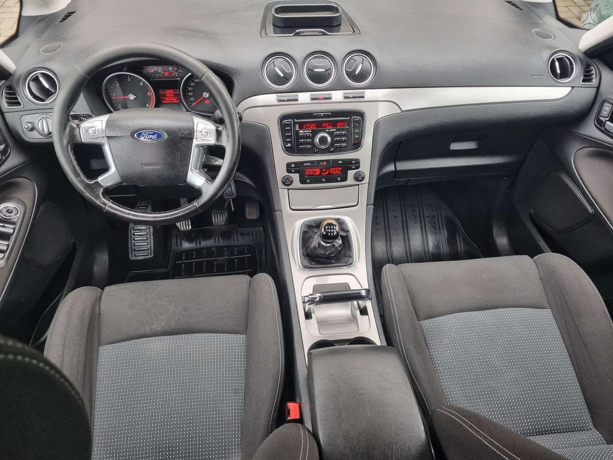 Ford S-MAX 2010 — photo 18
