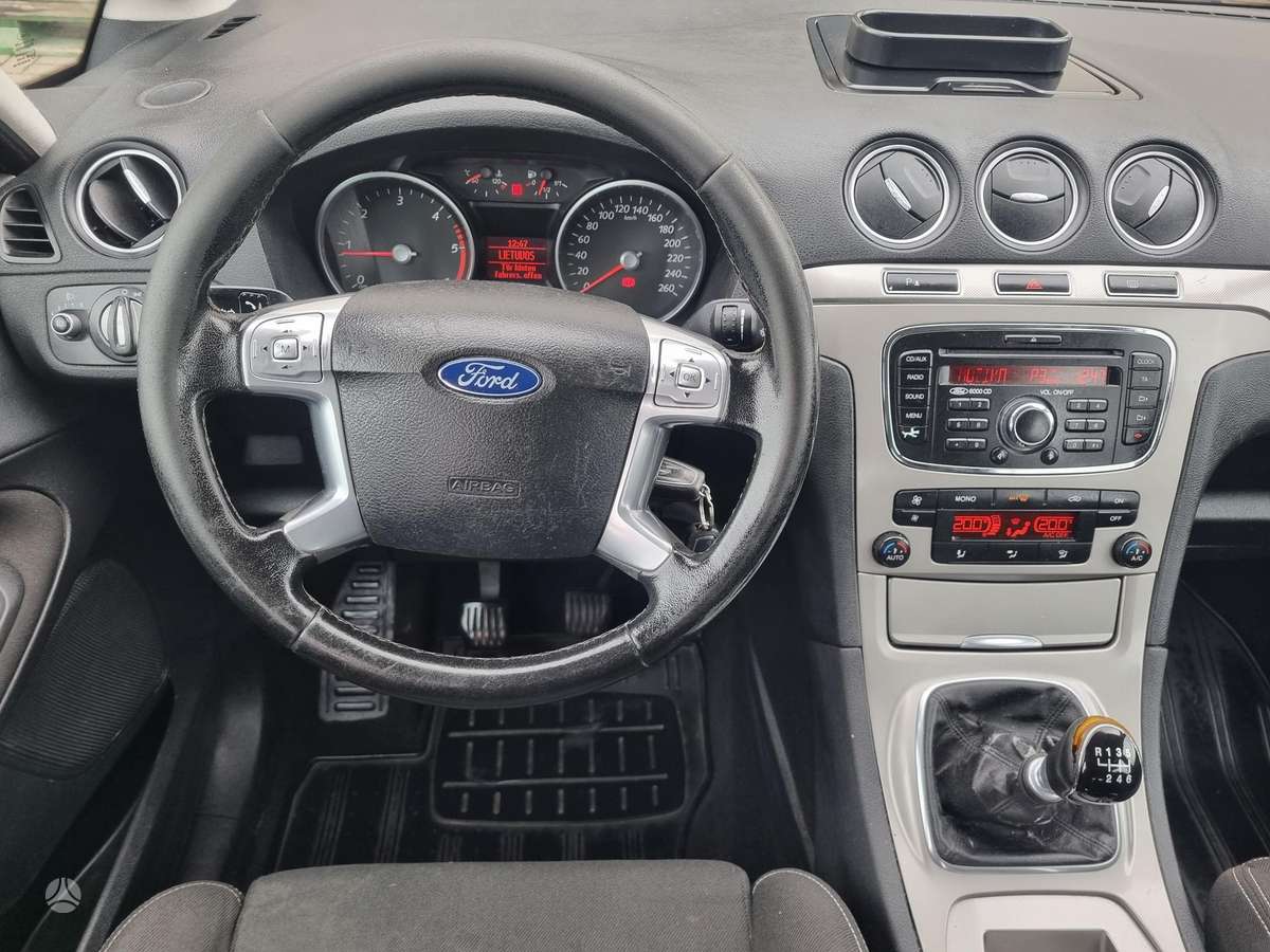 Ford S-MAX 2010 — photo 19