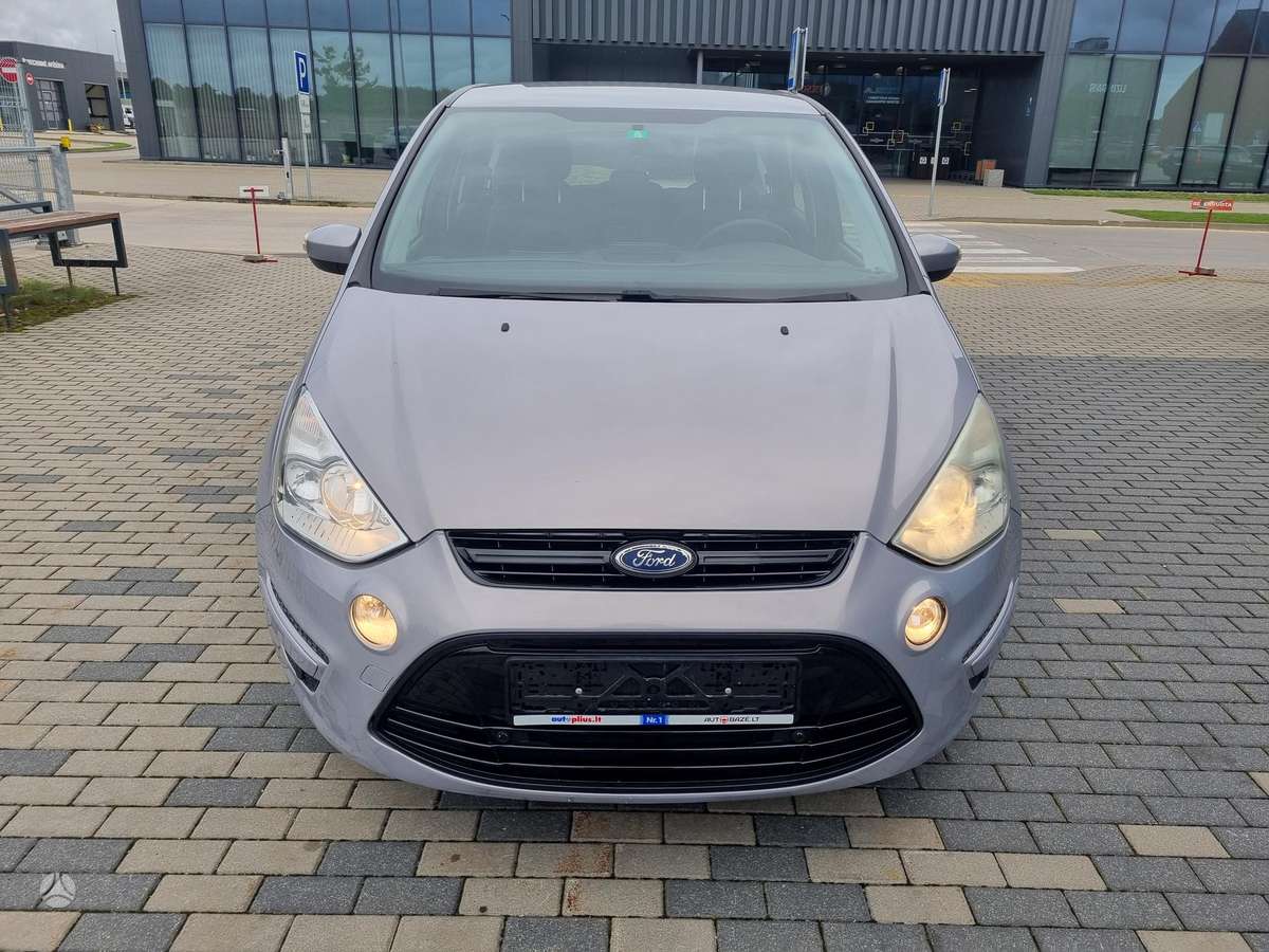 Ford S-MAX 2010 — rear view