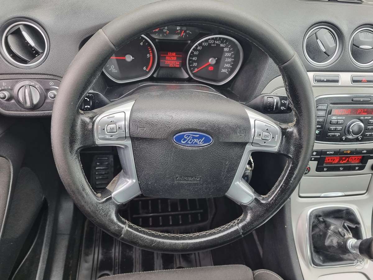Ford S-MAX 2010 — photo 20