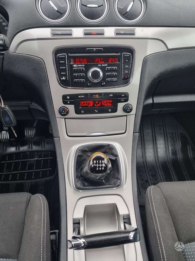 Ford S-MAX 2010 — photo 23