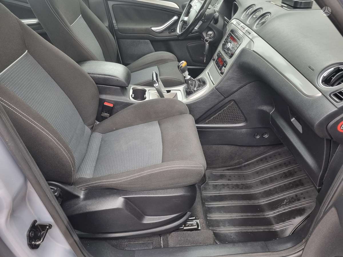 Ford S-MAX 2010 — photo 25