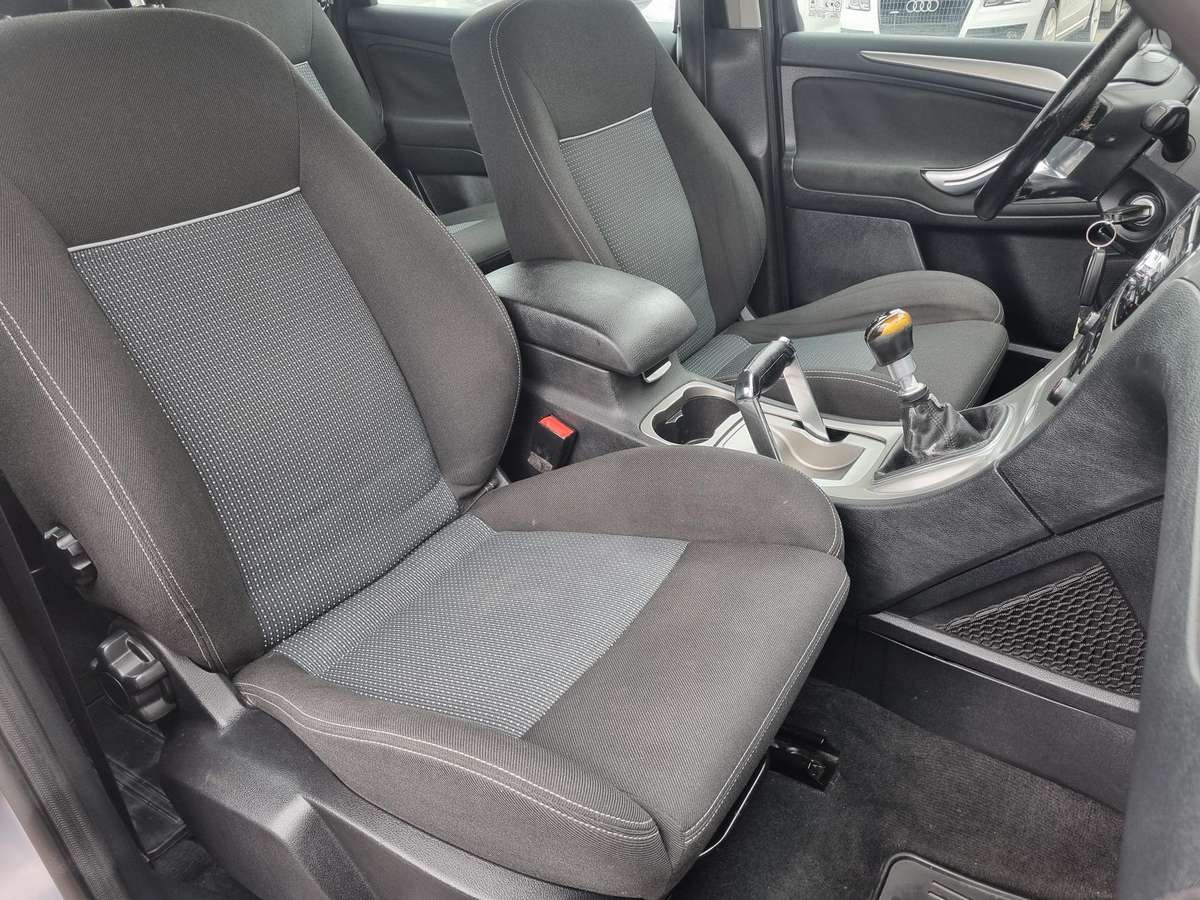 Ford S-MAX 2010 — photo 26