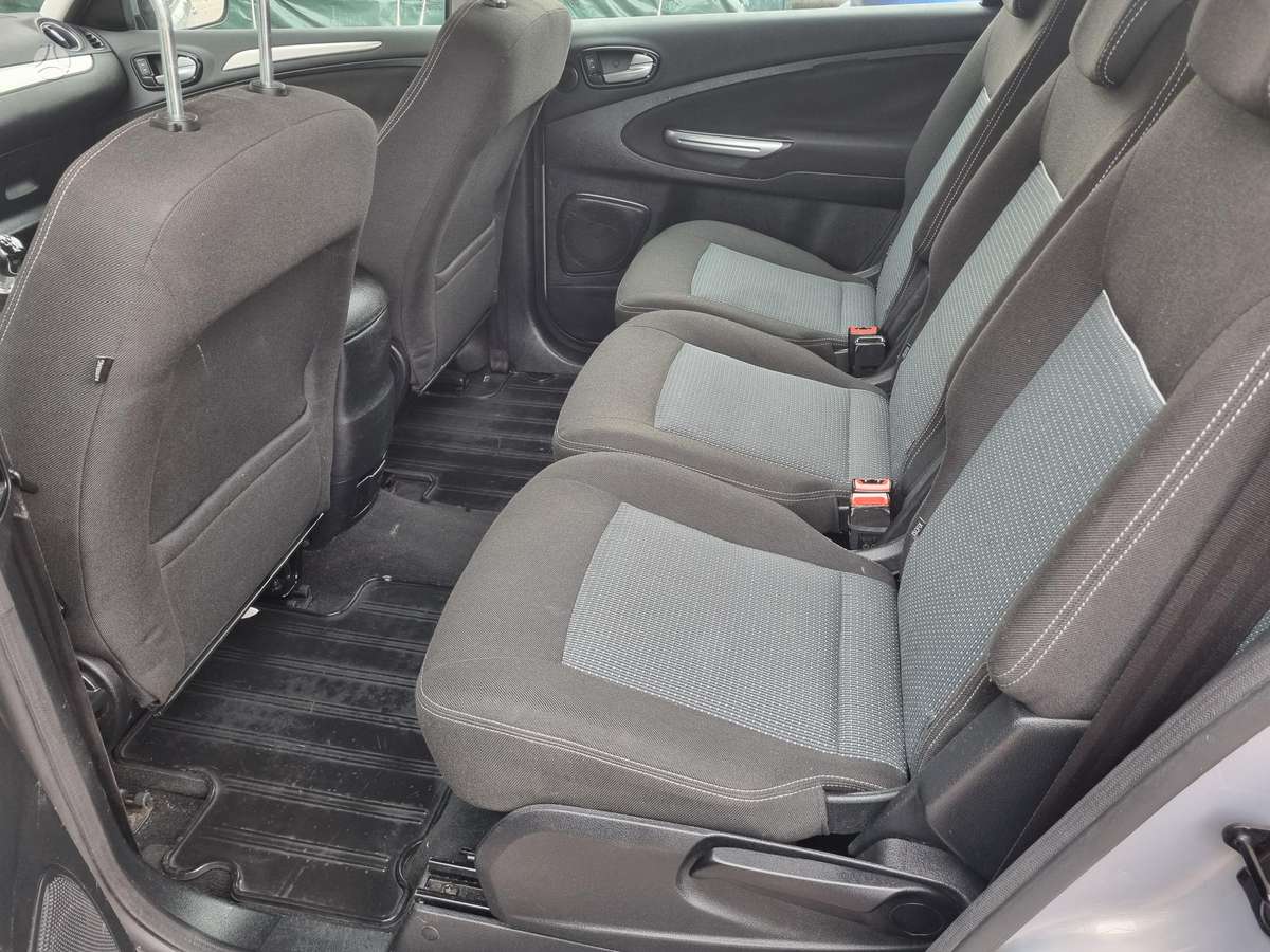 Ford S-MAX 2010 — photo 27