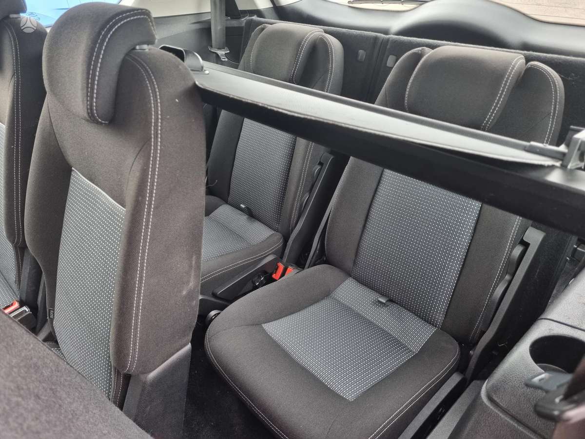 Ford S-MAX 2010 — photo 28